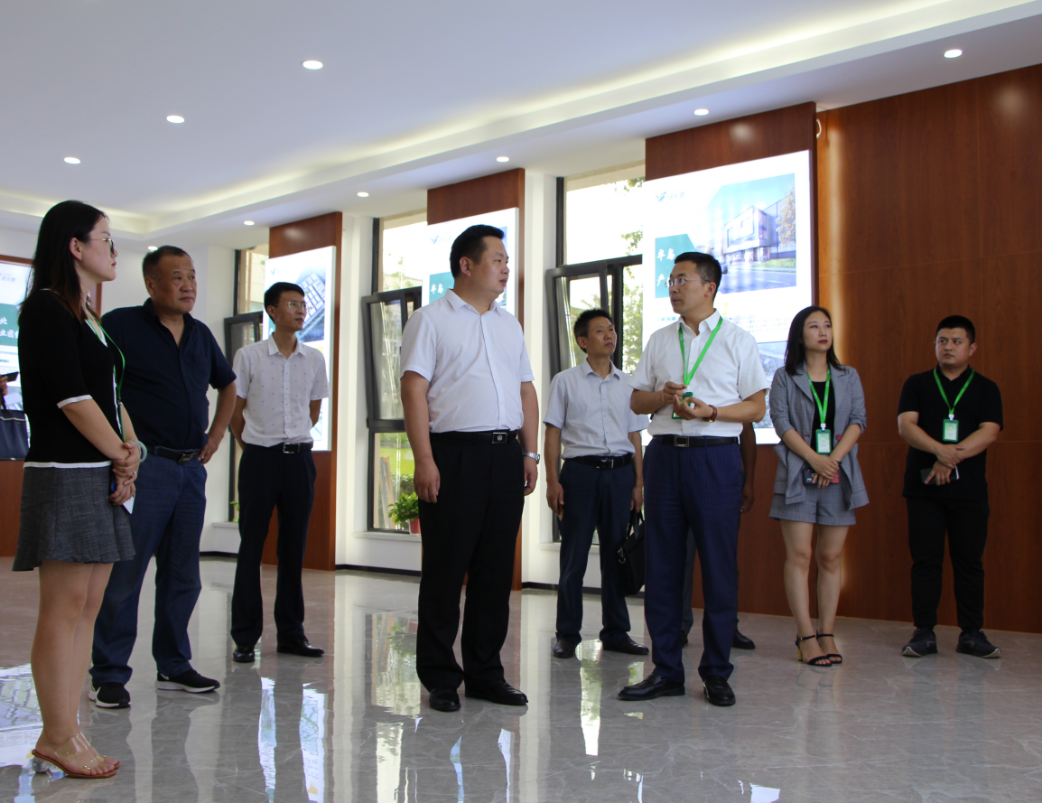 棗陽(yáng)市副市長(zhǎng)馮曉濮一行來(lái)訪綠天使參觀交流